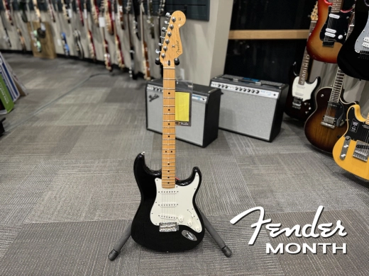 FENDER MONTH: Fender Player Stratocaster Black